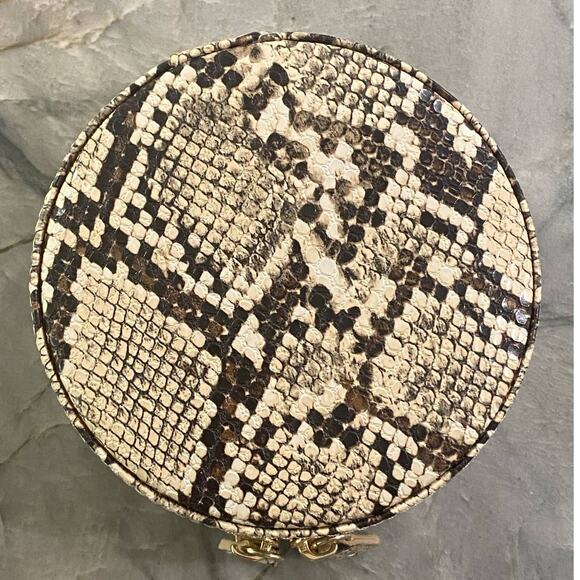 WOLF DESIGNS Round Zip Jewelry Case Snake Embossed Tan - Picture 7 of 8